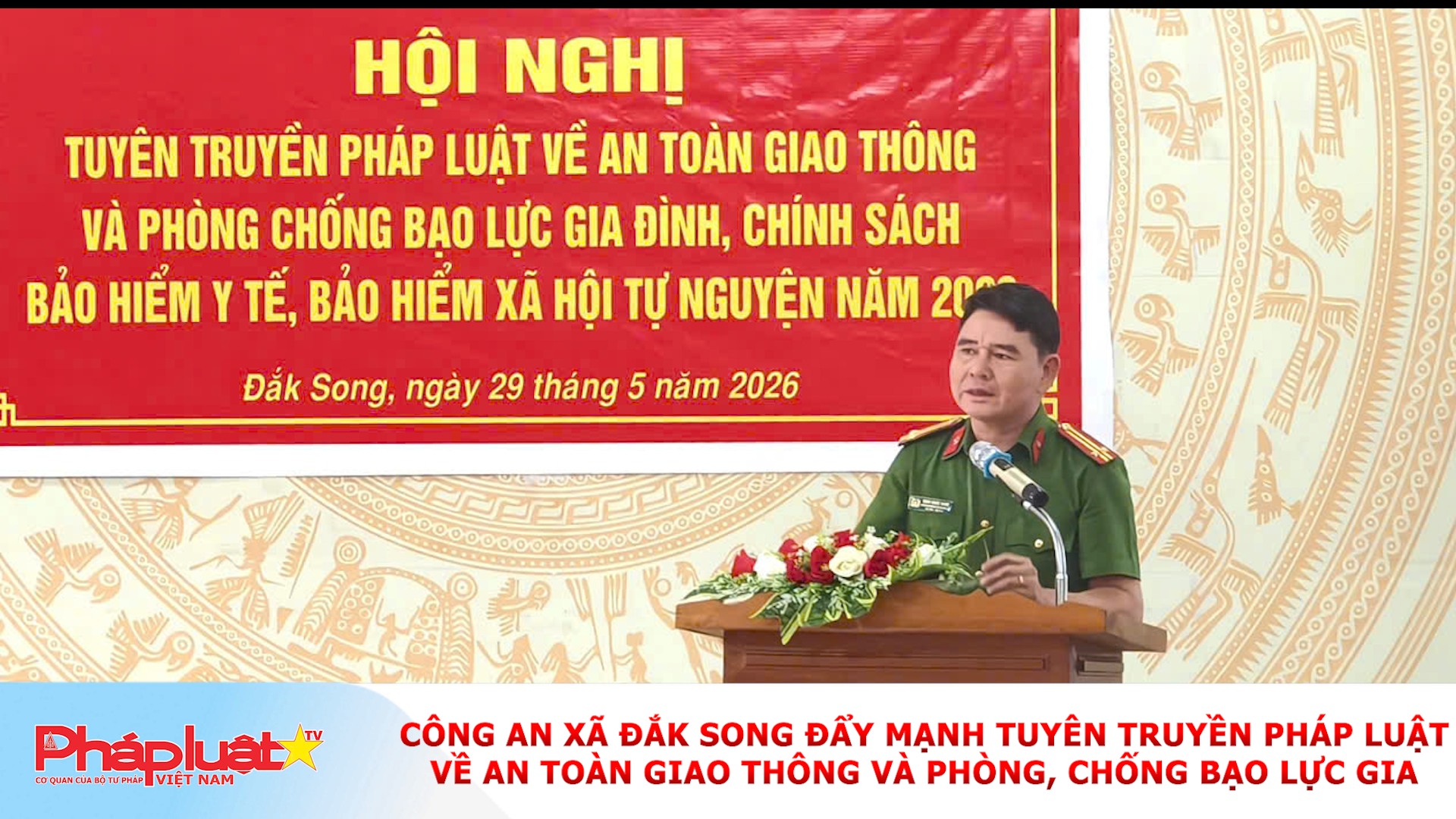 Công an xã Đắk Song đẩy mạnh tuyên truyền pháp luật về an toàn giao thông và phòng, chống bạo lực gia đình