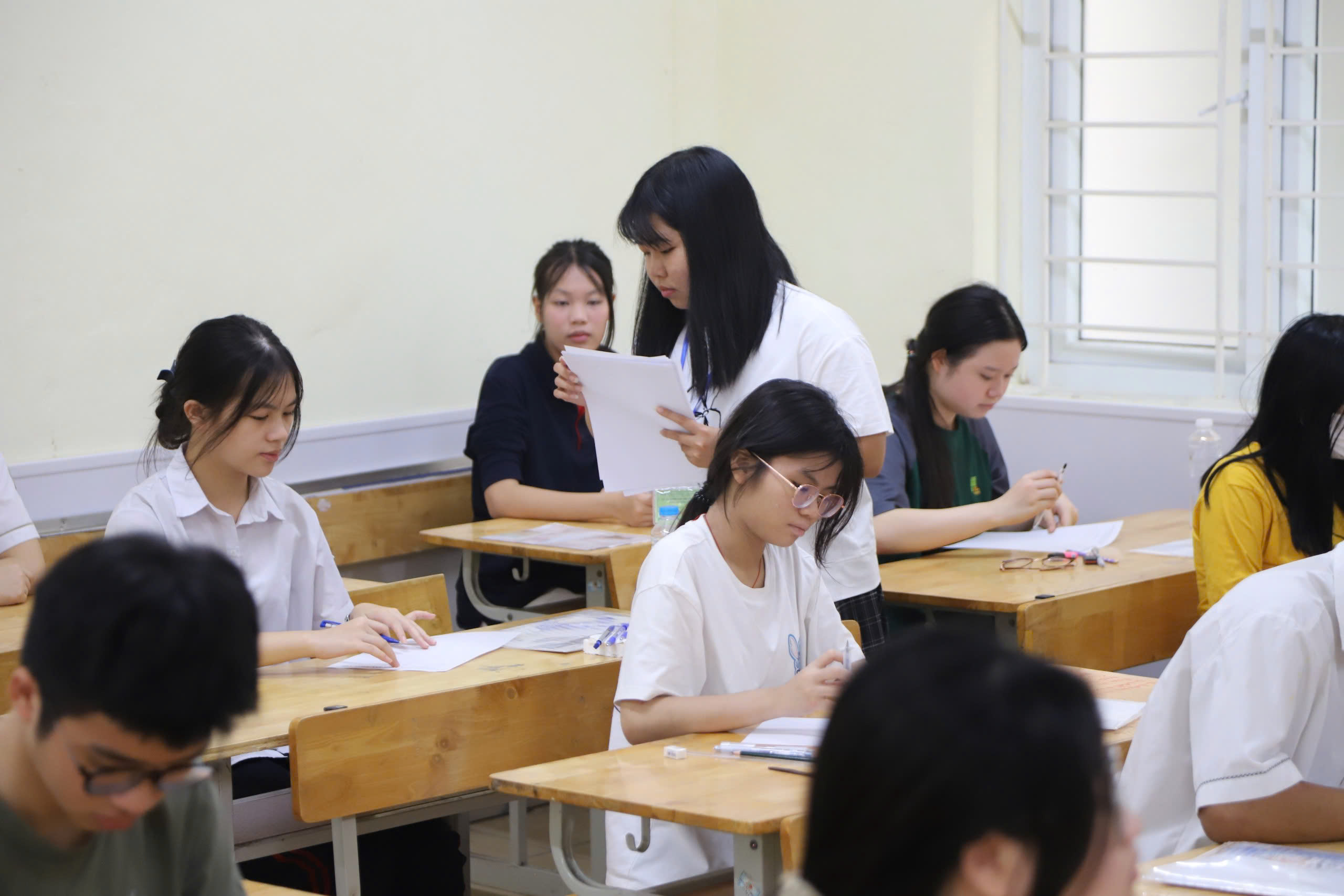 Khép lại kỳ thi lớp 10 công lập tại Hà Nội, 4 thí sinh bị đình chỉ do vi phạm quy chế
