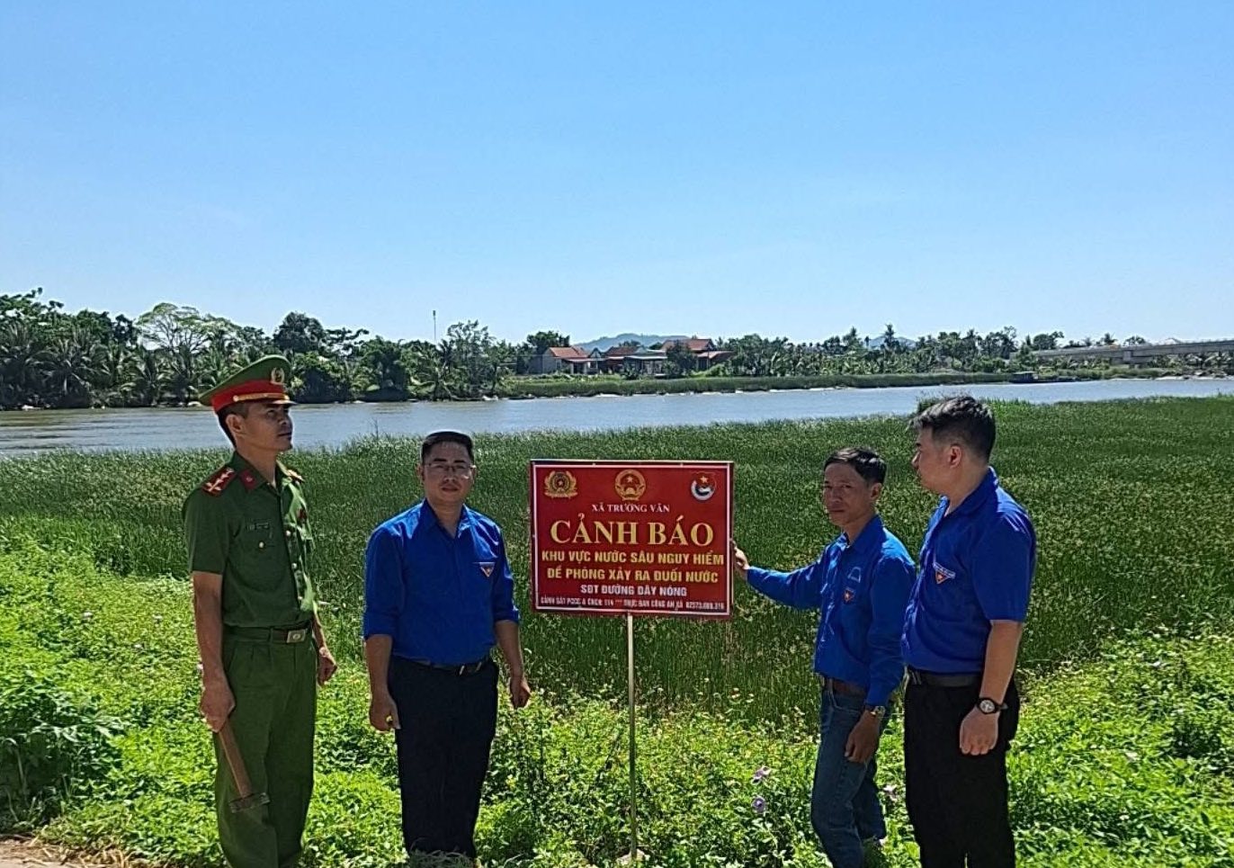 Vì một mùa hè an toàn, xã Trường Văn lắp đặt 19 biển cảnh báo nước sâu nguy hiểm