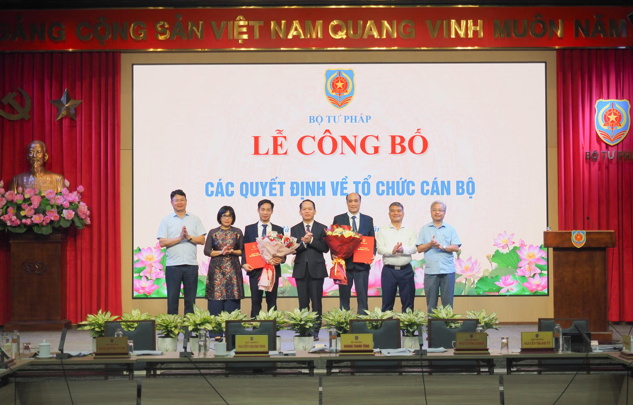 Bộ Tư pháp công bố các quyết định bổ nhiệm lãnh đạo cấp Vụ