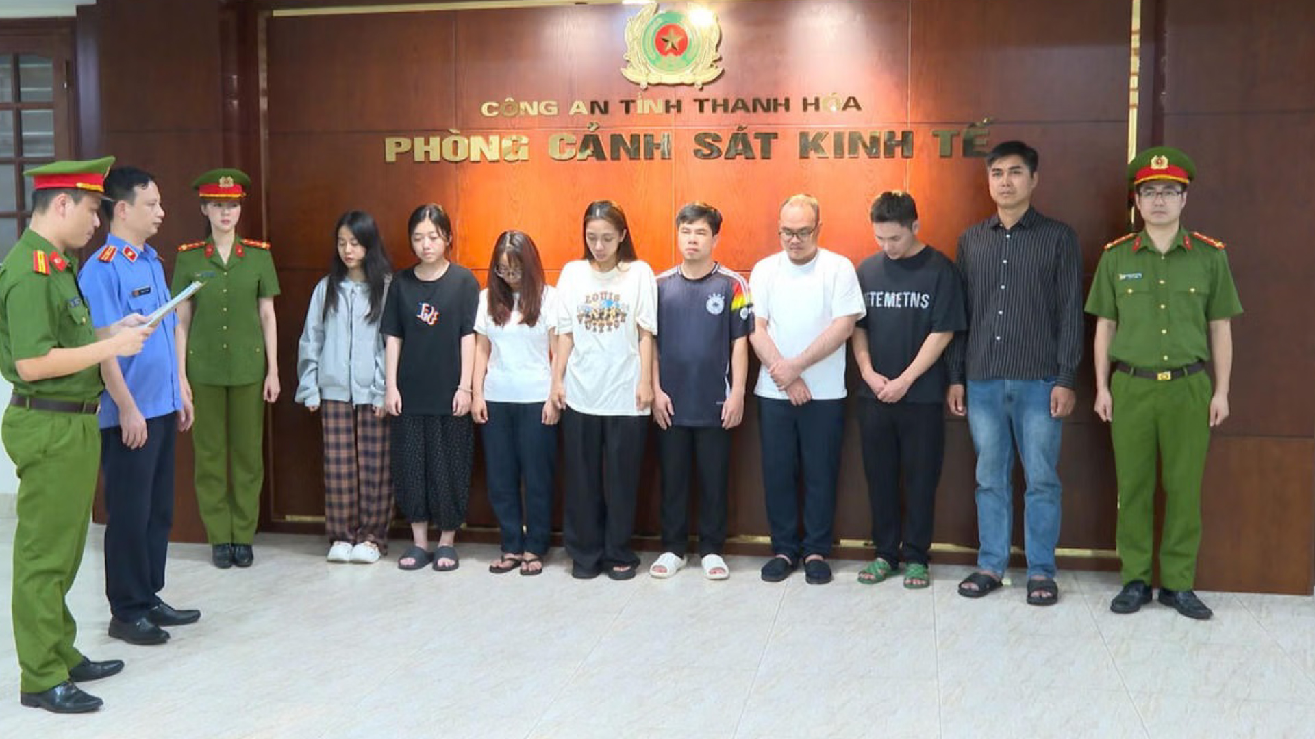 Khởi tố 2 vụ án, và 15 bị can về các tội “Buôn lậu” và “Xâm phạm quyền sở hữu công nghiệp”