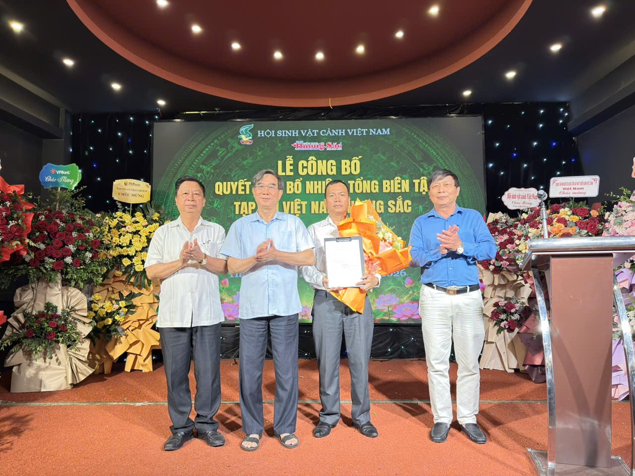 Nhà báo Lê Doãn Hưng được bổ nhiệm Tổng Biên tập Tạp chí Việt Nam hương sắc