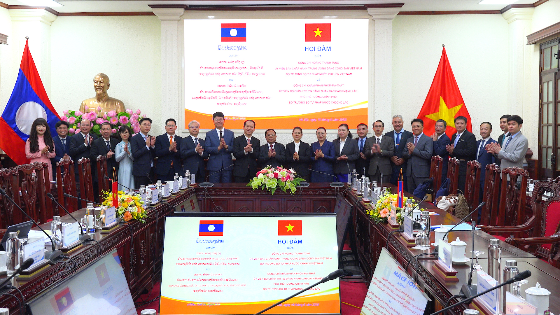 Bộ Tư pháp Việt Nam - Lào thúc đẩy hợp tác toàn diện, gắn kết chiến lược