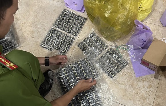 Khởi tố 5 đối tượng mua bán hơn 1.780 đầu thuốc lá điện tử chứa ma túy
