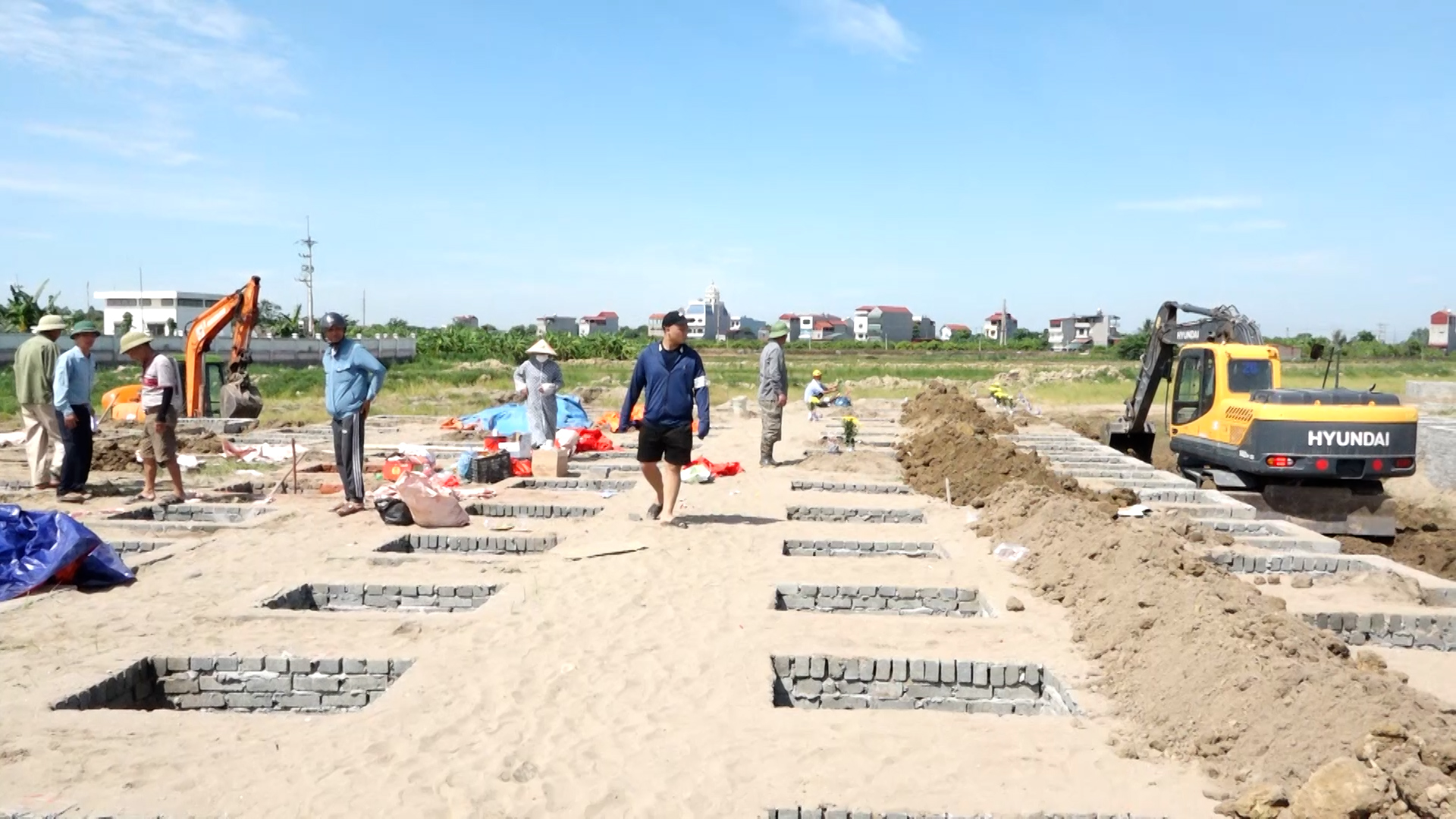 Gần 400 phần mộ được di dời, người dân thôn Bà Khê chung sức vì dự án trọng điểm quốc gia