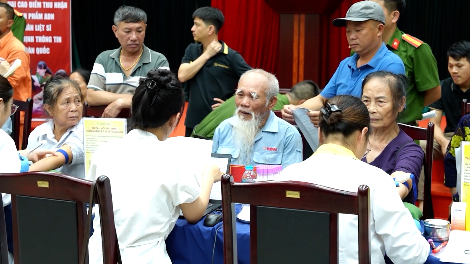 Từ giọt máu của thân nhân đến hy vọng tìm lại tên các liệt sĩ