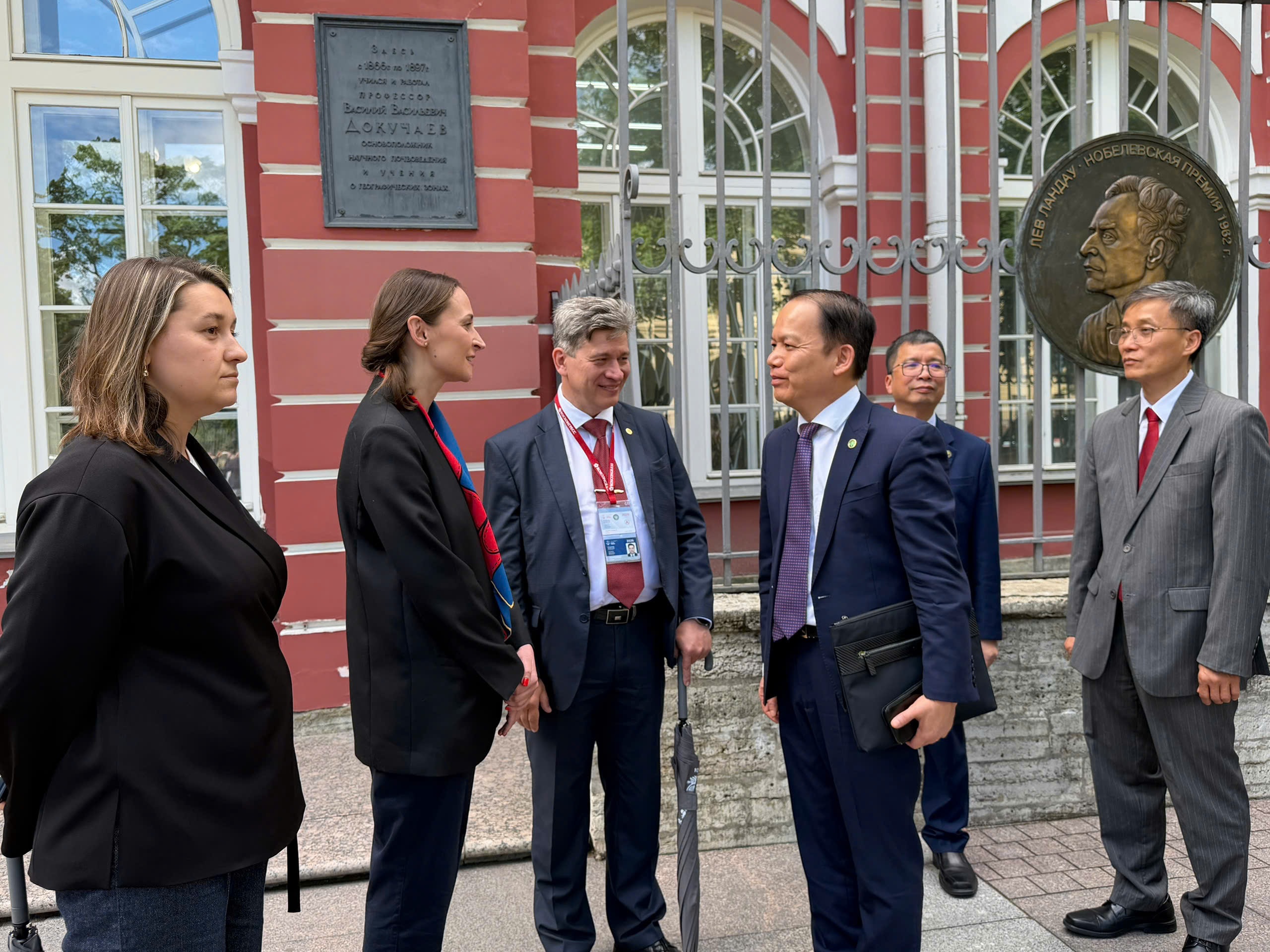 Thúc đẩy hợp tác giữa Trường Đại học Tổng hợp Saint Petersburg và Đại học Luật Hà Nội