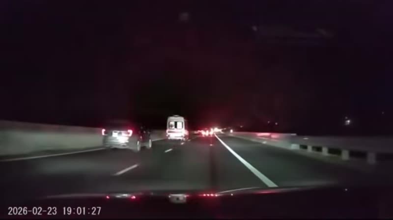 Cảnh báo nguy cơ tai nạn liên hoàn trên cao tốc - Tuân thủ tốc độ, giữ khoảng cách an toàn, không sử dụng điện thoại khi lái xe