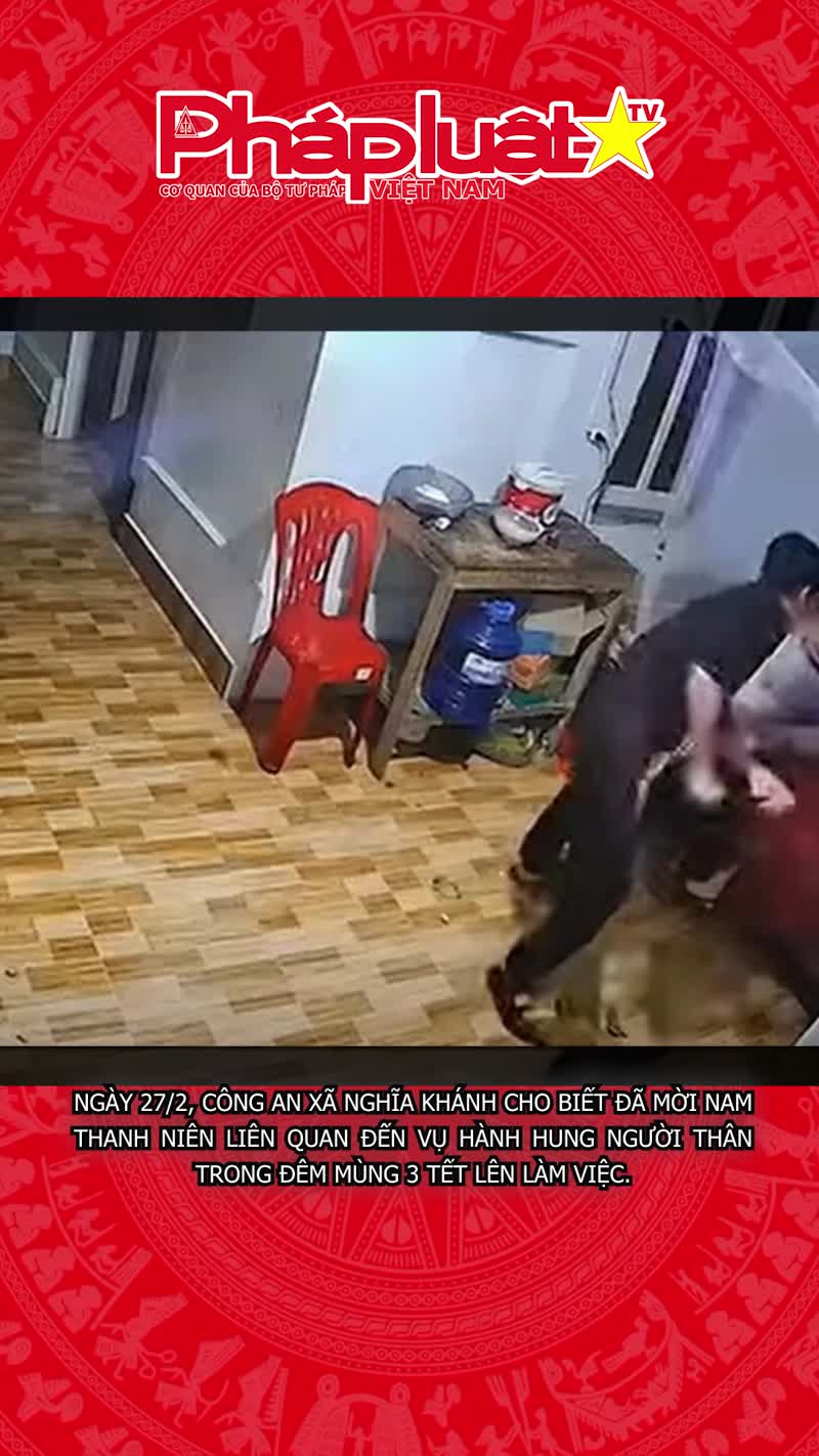 Công an làm việc với nam thanh niên đánh mẹ gãy tay trong đêm mùng 3 Tết
